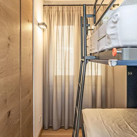 Apartment Chesa Zentrum 10b By Interhome